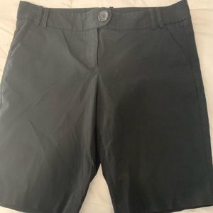 Black exact stretch shorts .